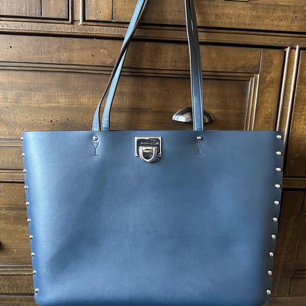 Large Michael Kors tote.
